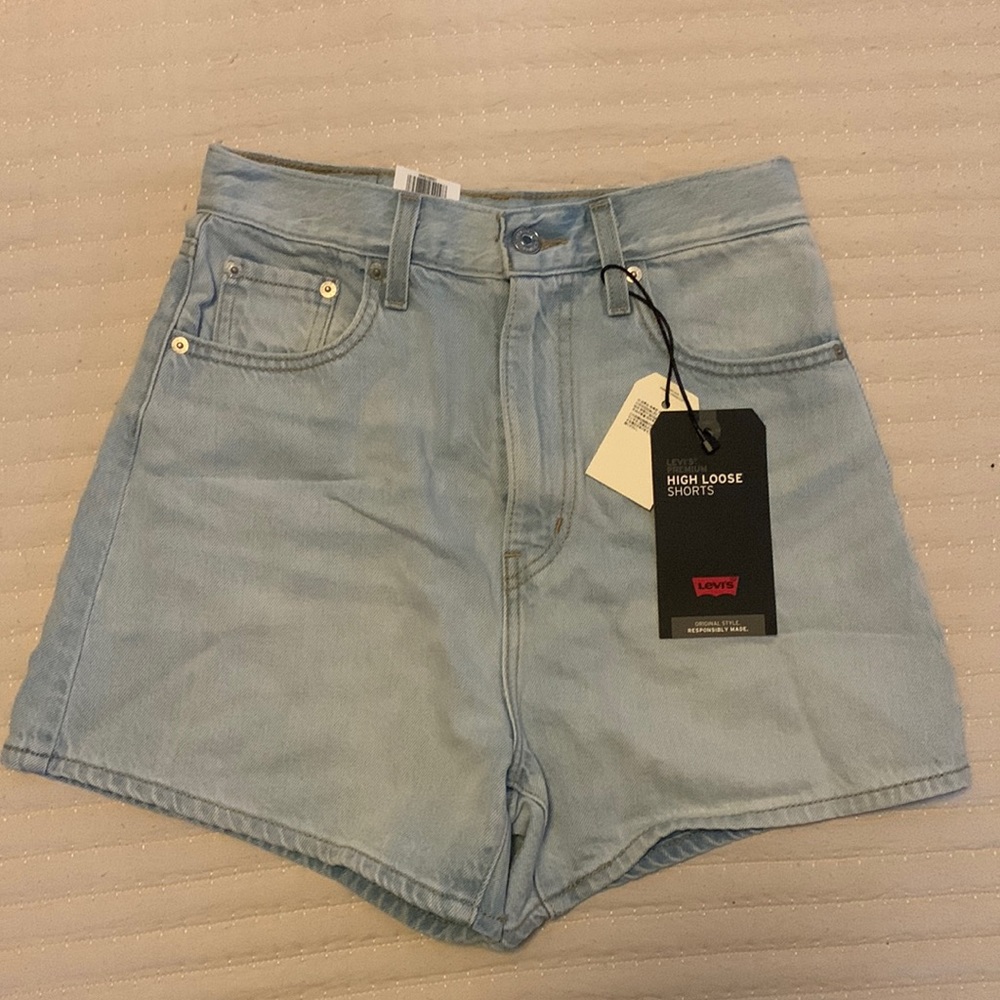 Levi’s jean shorts NWT